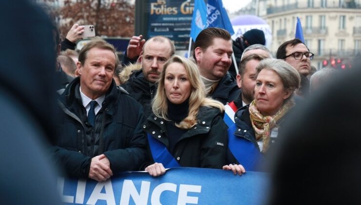 Fransa’da polisler sokağa indi: Çalışma koşulları protesto edildi