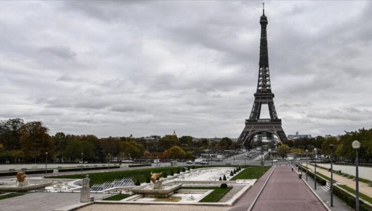 Fransa’nın başkenti Paris’te jandarmayı bıçakla tehdit eden kişi öldürüldü
