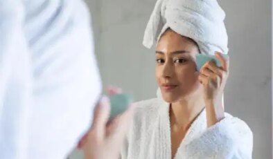Gua sha, yüz buzlama, kafeinli kremler… Yüz şişkinliği nasıl azaltılır?