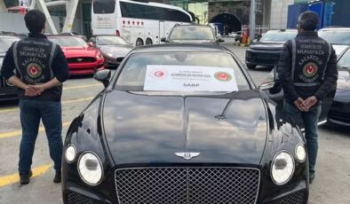 Gümrükler Muhafaza ekiplerinden Sarp Kapısı’nda 65 lüks araç operasyonu