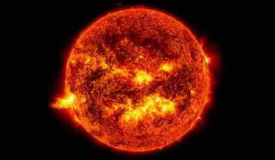 Güneş’te dört büyük patlama: Elektrik kesintileri olabilir!