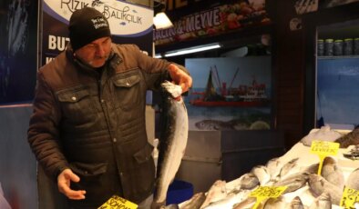 Hamsi krallığını devretti: 100 liralık fiyatı ile tezgâhın yeni gözdesi oldu!