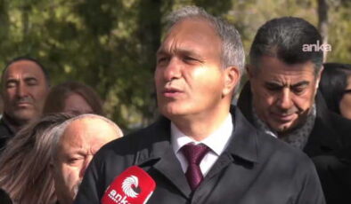 Hasan Âli Yücel, mezarı başında anıldı… Suat Özçağdaş: ‘Dindardır, ama aynı zamanda büyük bir bilim insanıdır’