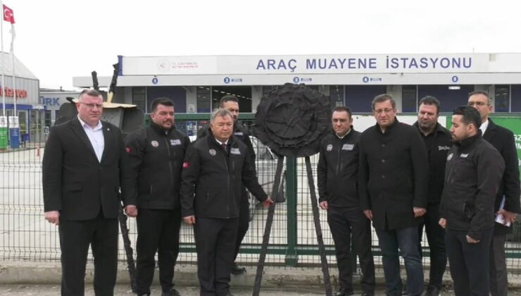 Hayatını kaybeden polis memuru için TÜVTÜRK önüne siyah çelenk bırakıldı: ‘TÜVTÜRK acilen kamulaştırılmalı’