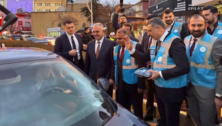 İçişleri Bakanı Çiftçi AKP Gençlik Kolları yeleği giydi, iftarlık dağıttı