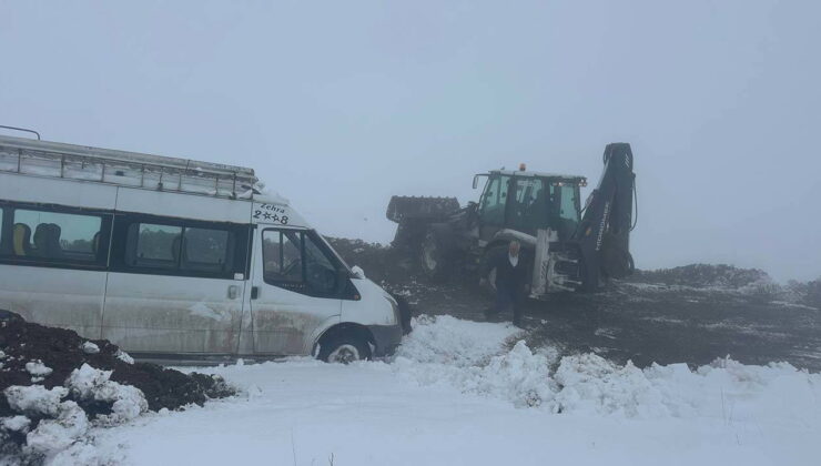 Iğdır’da kar esareti: 57 köy yolu kapandı, yolcu minibüsü şarampole yuvarlandı!