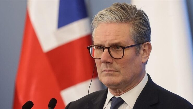 İngiltere Başbakanı Starmer’den, Epstein dosyalarında fotoğrafları çıkan Andrew hamlesi