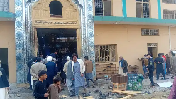 İslamabad’da camide patlama: Çok sayıda ölü var