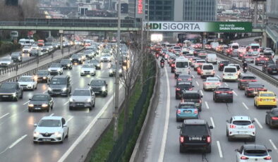 İstanbul’da haftanın ilk iş gününde trafik yoğunluğu