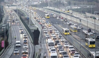 İstanbul’da trafik kilitlendi… Yoğunluk yüzde 80’e çıktı!
