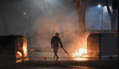 İtalya’da göstericiler polisle çatıştı: 11 polis yaralı