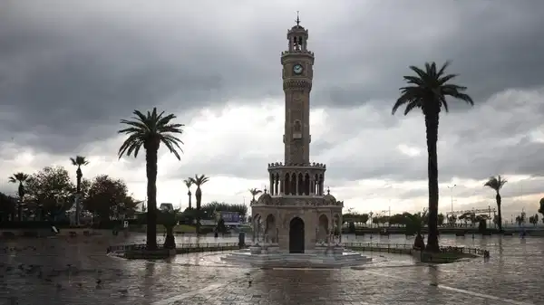 İzmir Valiliği’nden kuvvetli yağış ve lodos uyarısı: Saat verdiler!