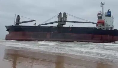 Kaptanı rahatsızlanan gemi İstanbul’da karaya oturdu!