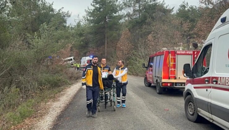 Karabük’te şarampole sürüklenen minibüsteki 17 kişi yaralandı