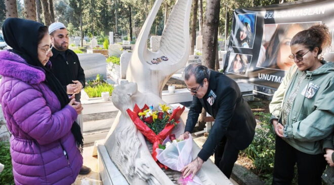 Katledilmesinin 11’inci yılı: Özgecan Aslan mezarı başında anıldı