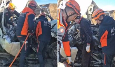 Kayseri’de öğrenci servisi, TIR’a arkadan çarptı: 1 ölü, 7 yaralı