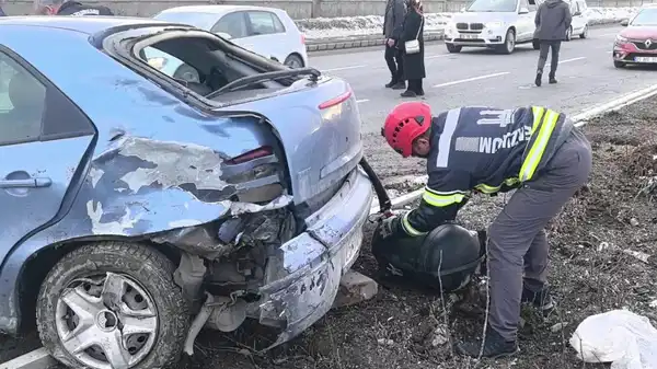 Kaza sonrası korku dolu anlar… LPG tankı araçtan koptu!