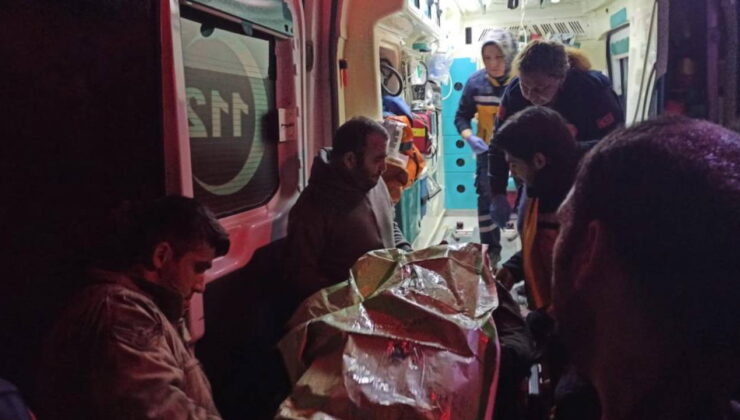 Kepçe kazasında operatör kurtarıldı, 4 itfaiye personeli zehirlendi!