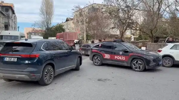 Küçükçekmece’de polislere saldırı: 4’ü polis 6 yaralı