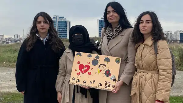 Kuran’a Hizmet Vakfı yöneticisinin, kızına istismarda bulunduğu iddiası… Annenin adliye önünde nöbeti sürüyor