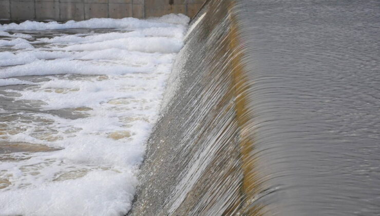 Manisa’da Bağyolu Barajı taştı: Yurttaşlar su salımını izlemeye koştu