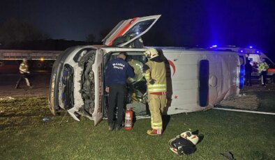 Manisa’da otomobil ile ambulans çarpıştı: Yaralılar var!