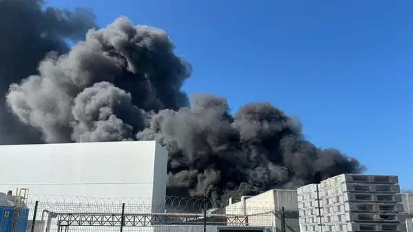 Manisa’da oyuncak fabrikasında yangın!