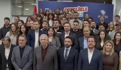 Mansur Yavaş gençlerle iftarda buluştu