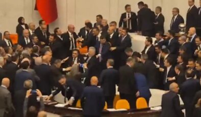 Meclis’te olaylı yemin töreni… CHP’li Ertuğrul’dan yaralanan vekillerin sağlık durumlarını aktardı: ‘Mahmut Tanal hastanede tutulacak’