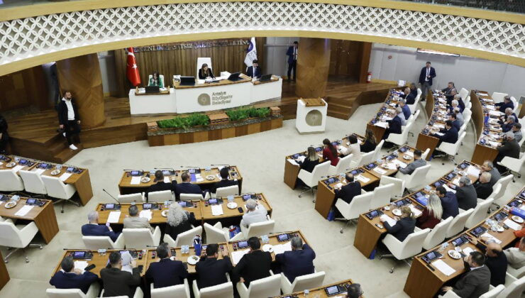 Mecliste tansiyon yükseldi: ‘Zor zamanlarda yön değiştirilmez’