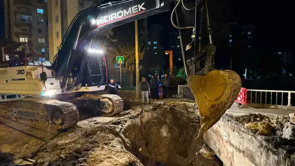 Mersin’de dere üzerindeki köprü çöktü: Yol trafiğe kapatıldı!