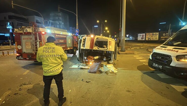 Mersin’de hasta taşıyan ambulans ile cip çarpıştı: Yaralılar var!