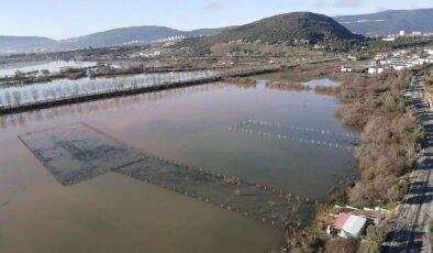 Muğla’da sağanak kabusu: Tarım arazileri göle döndü, yollar kapandı!