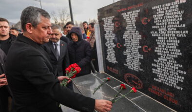 Özgür Özel deprem bölgesinde: Gölbaşı Deprem Şehitliği’ni ziyaret etti