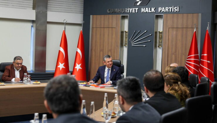 Özgür Özel, Diyarbakır Kent Koruma ve Dayanışma Platformu temsilcileriyle buluştu