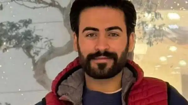 Penceredeki sinekliği parçalayarak izini kaybettirdi