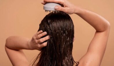 Saçı kendi halinde kurumaya bırakmak yarardan çok zarar veriyor…