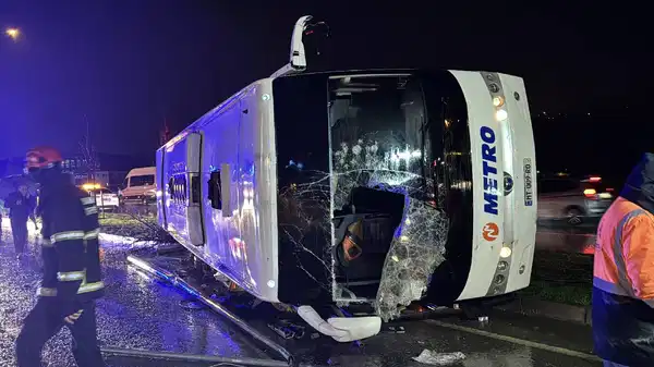 Samsun’da yolcu otobüsü devrildi: Yaralılar var!