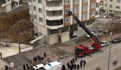 Şanlıurfa’da istinat duvarı çöktü, binada mahsur kalanlar itfaiye tarafından tahliye edildi