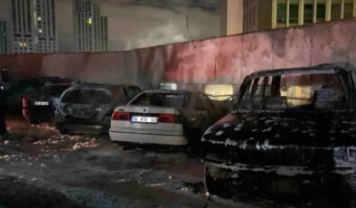 Sarıyer’de park halindeki 5 araç şüpheli bir şekilde alevlere teslim oldu