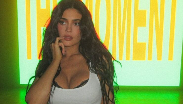 Şaşırtmaya devam ediyor! Kylie Jenner’ın nar taneli bikinisi
