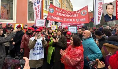 Sendika temsilcilerinden İtalyan Lisesi öğretmenlerine destek: ‘Cezalandırma stratejisinden vazgeçin!’