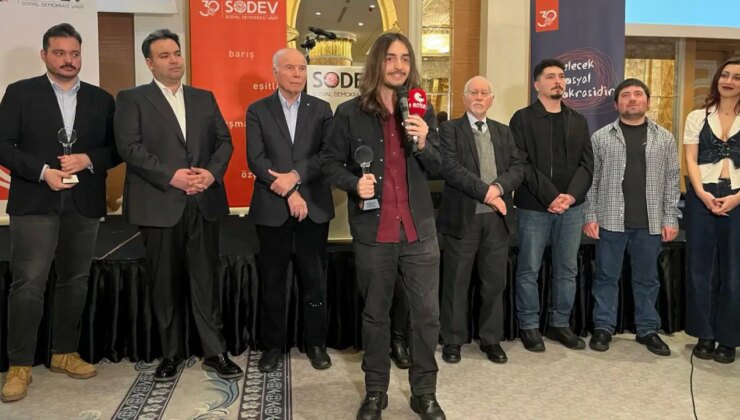 SODEV 2025 Ödülü: 19 Mart’ta barikatları aşan üniversiteli gençlere verildi