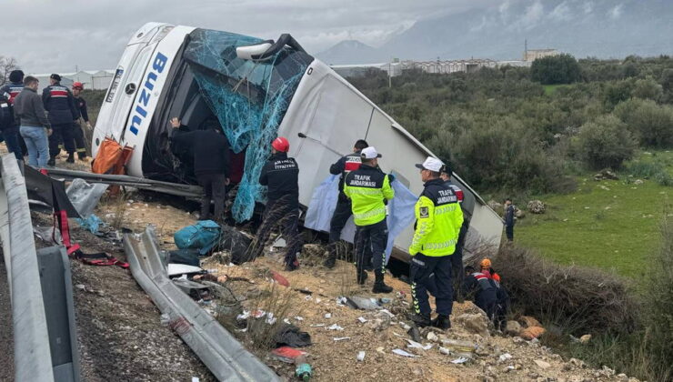 Son dakika… Antalya’da yolcu otobüsü faciası: 9 kişi hayatını kaybetti, 20’den fazla yaralı var!