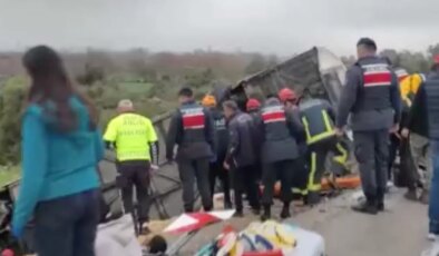 Son Dakika… Antalya’da yolcu otobüsü kaza yaptı: Ölü ve yaralılar var!