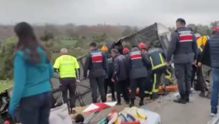 Son Dakika… Antalya’da yolcu otobüsü kaza yaptı: Ölü ve yaralılar var!