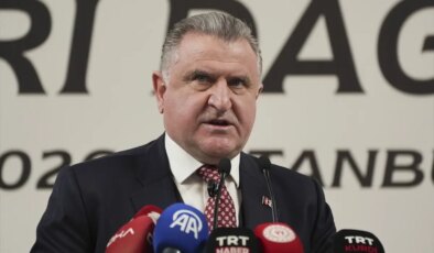 Spor Şehri İstanbul Projesi kapsamında spor malzemeleri dağıtıldı