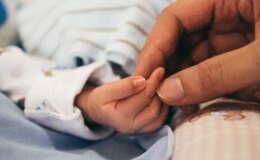 Sünnet edilen 27 günlük bebek hayatını kaybetti: Acılı baba isyan etti