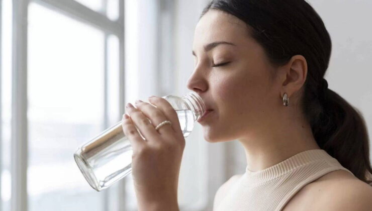 Susuzluk sandığınızdan daha tehlikeli: Yeterince su içmemek vücudu adım adım çökertiyor
