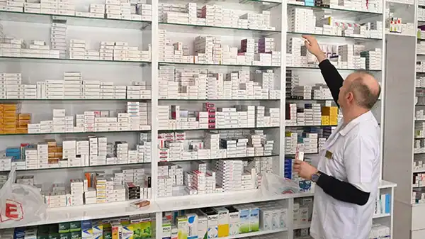 TEİS Genel Başkanı Saydan: ‘Birçok eczane hala konteynerde hizmet veriyor’